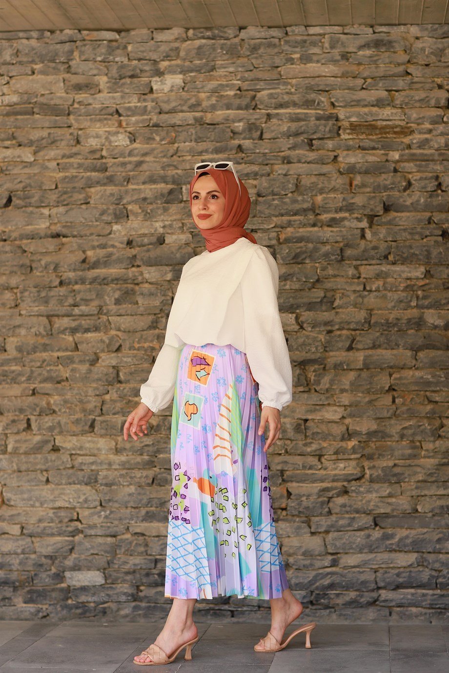 RENKLİ DESENLİ PİLİSELİ ETEK BEYAZ