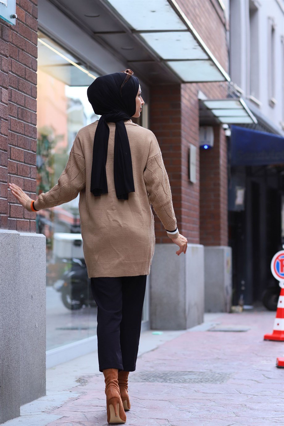 ŞERİT DETAYLI HIRKA CAMEL