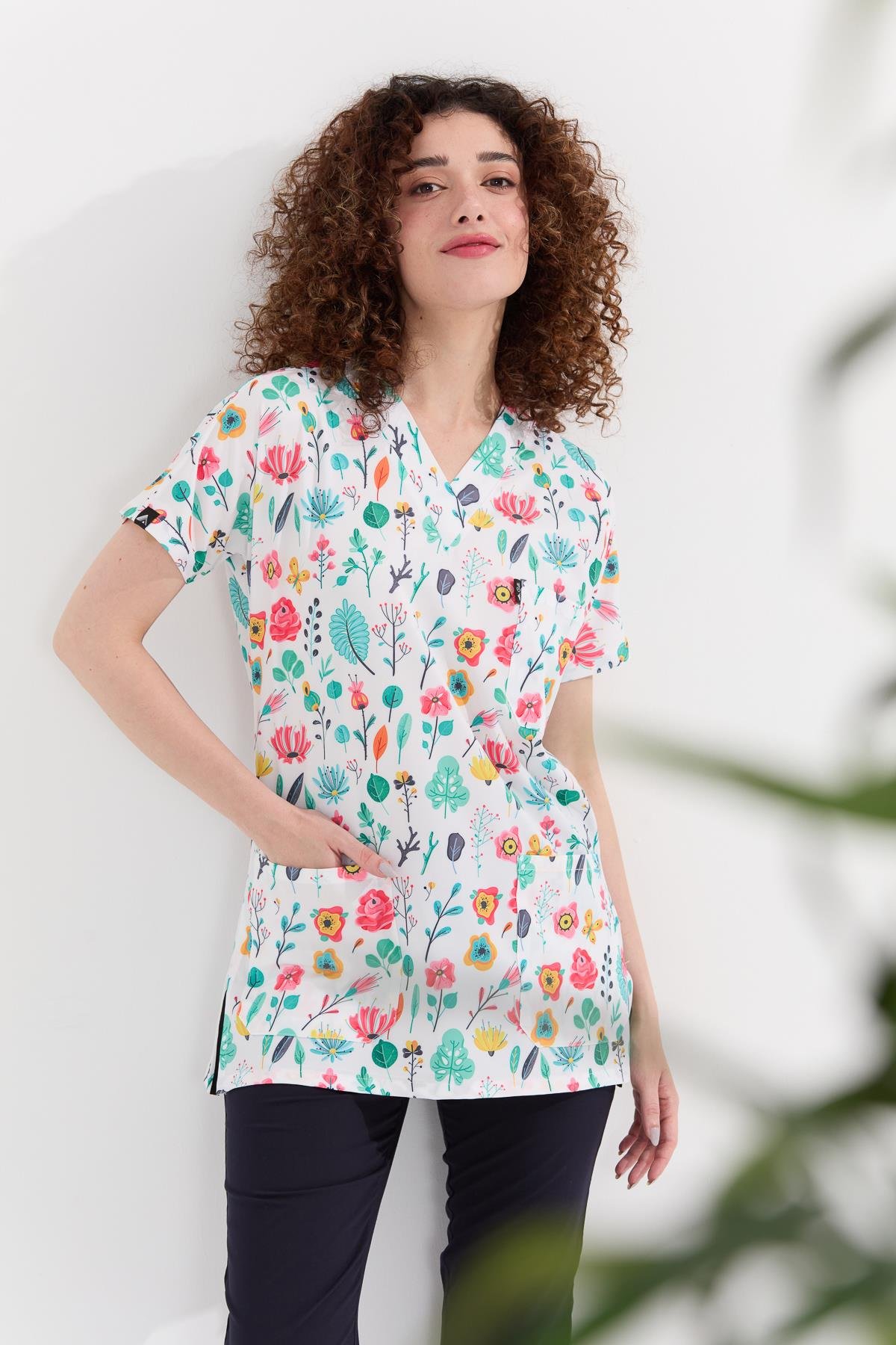 Carnival Basic - Desenli Hemşire Doktor Veteriner Tek Üst Forma (UNISEX), Sulu Boya Çiçek