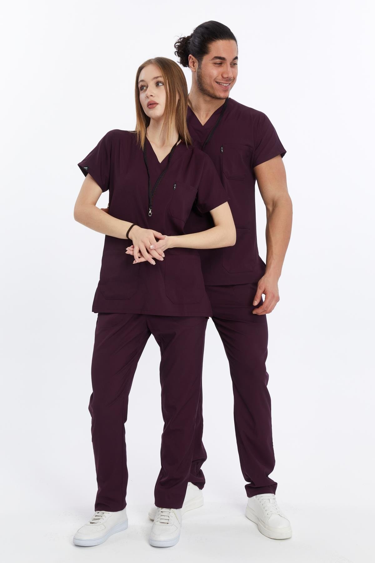 Happiness Basic - Likralı Doktor Hemşire Forma Takımı Scrubs Üniforma Cerrahi Takım (UNISEX), Mürdüm