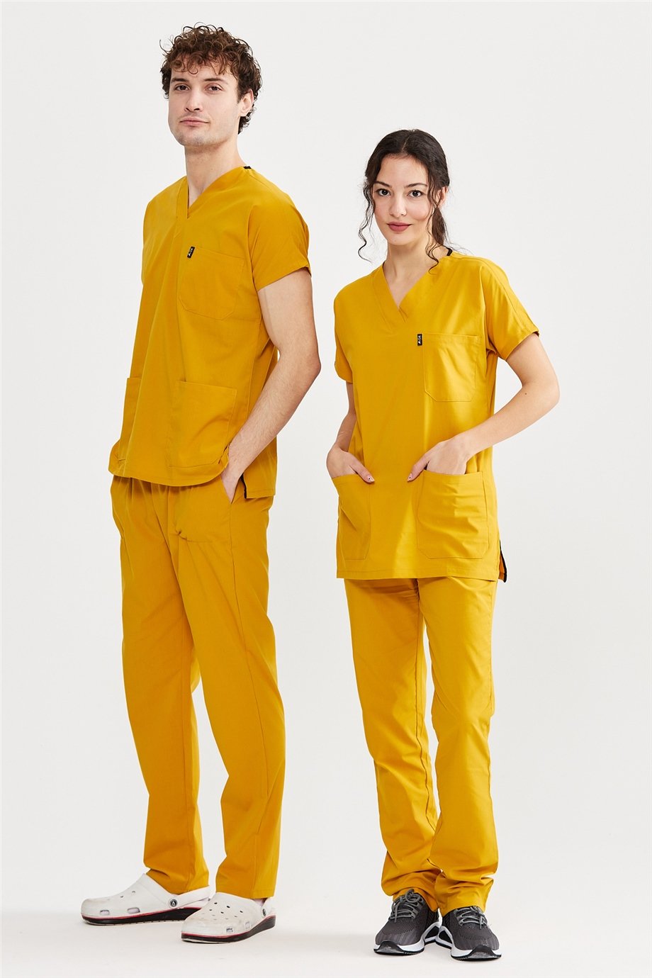 UltraLycra Basic - Likralı Doktor Hemşire Forma Takımı Scrubs Üniforma Cerrahi Takım (UNISEX), Safran