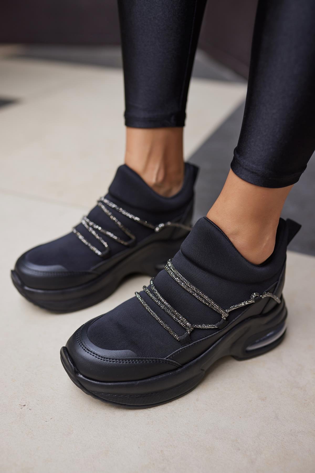 AİRLU KADIN DOLGU TOPUK DETAY SNEAKERS SIYAH