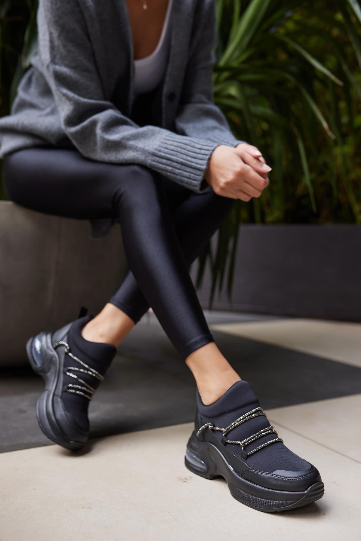 AİRLU KADIN DOLGU TOPUK DETAY SNEAKERS SIYAH
