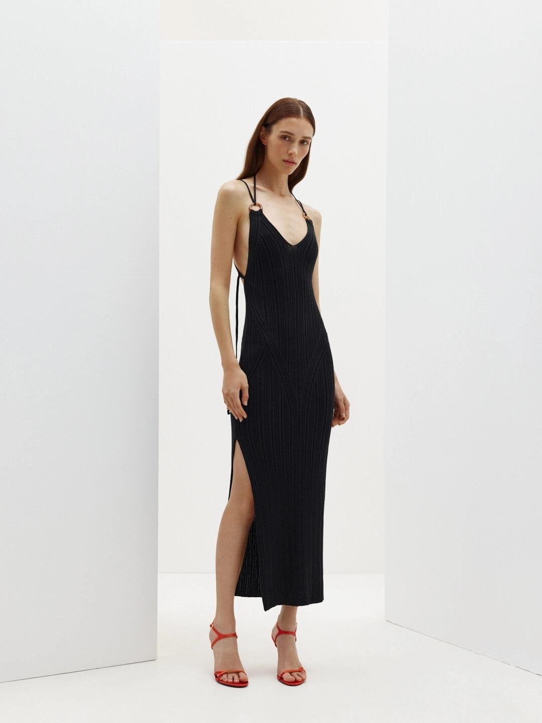 25 unionDress with a bare back Chloe black