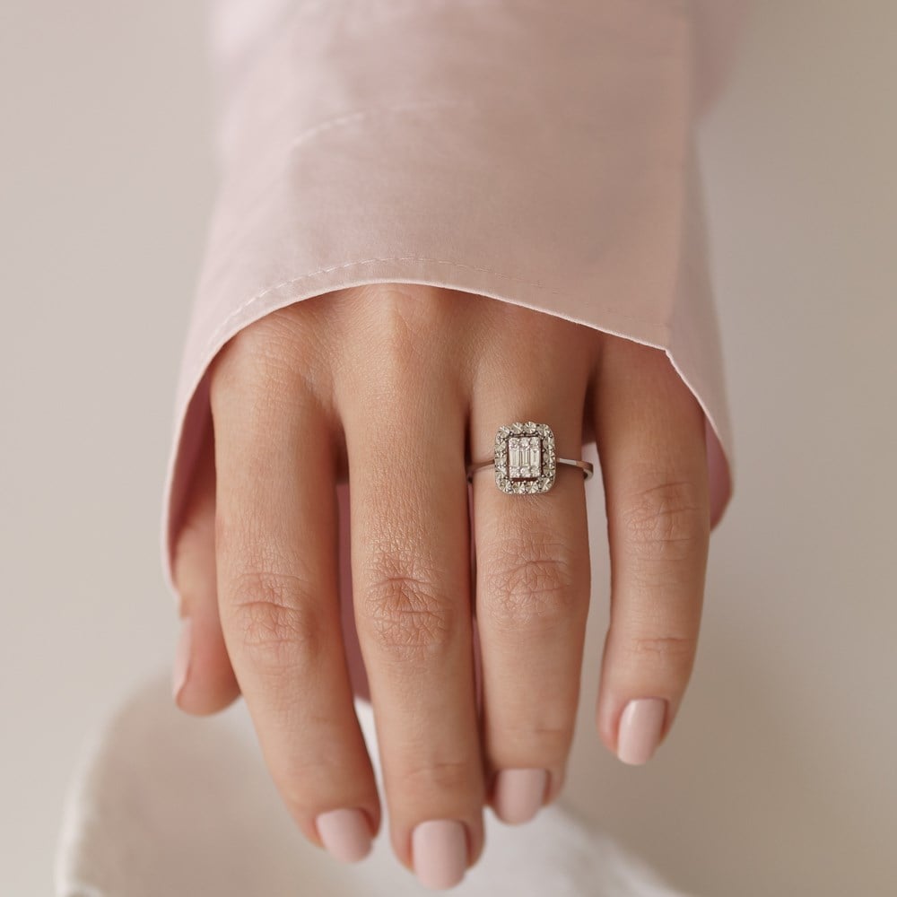 0.17 Ct Baget Pırlanta Yüzük