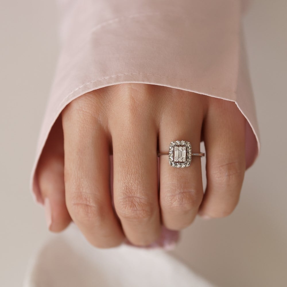 0.17 Ct Baget Pırlanta Yüzük