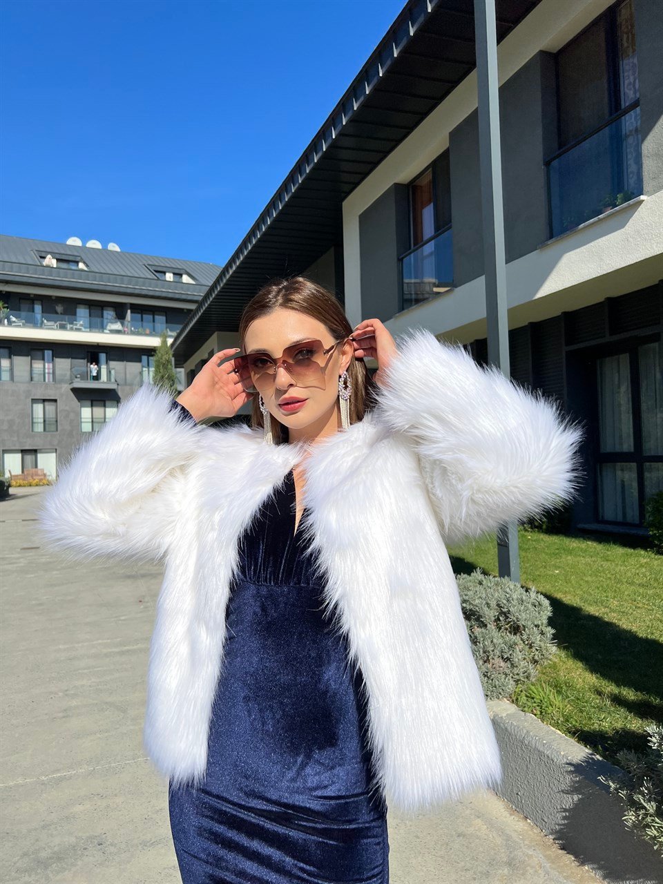 Beyaz Kısa Peluş Ceket