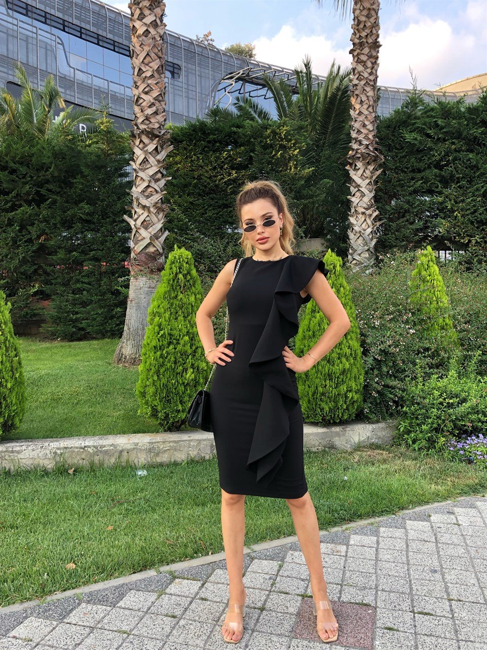 Fırfır Detay Siyah Kalem Crep Elbise