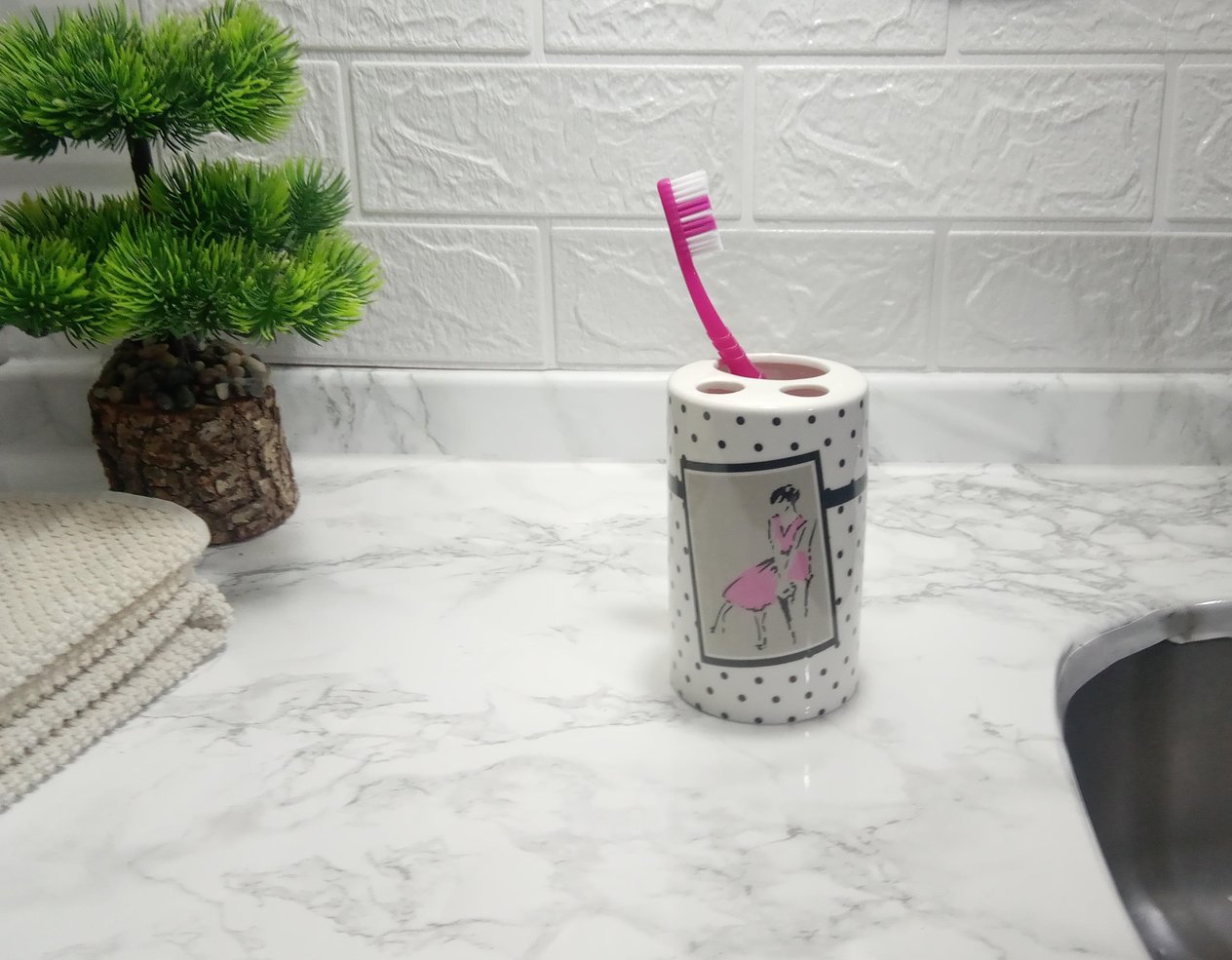 Seramik Diş Fırçalık Pembe Elbiseli Kadın Model 7x7x11cm