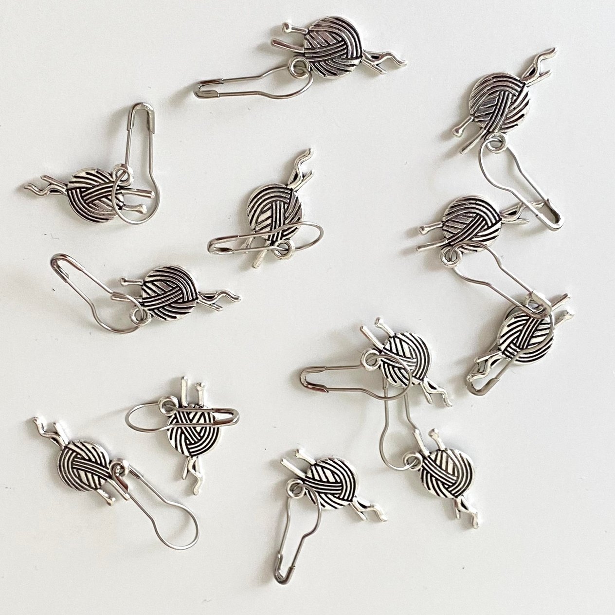 Metal Yumak Figürlü Broş Set Gümüş