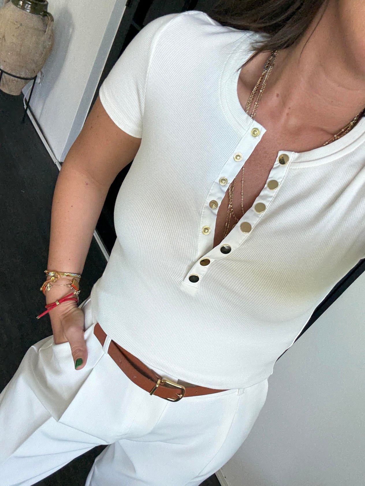 Önü Gold Patpat Detaylı , Ekru T-shirt