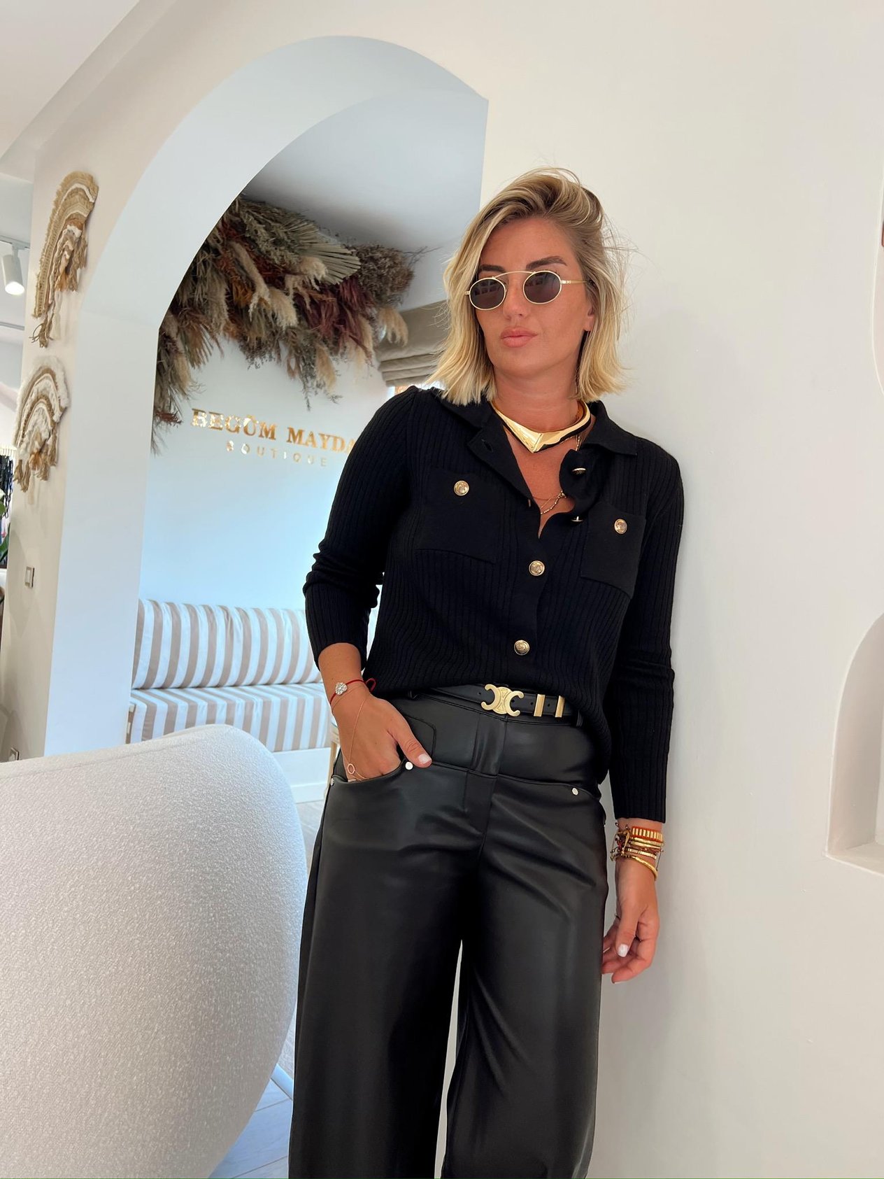 Gold Düğmeli Siyah Triko Hırka