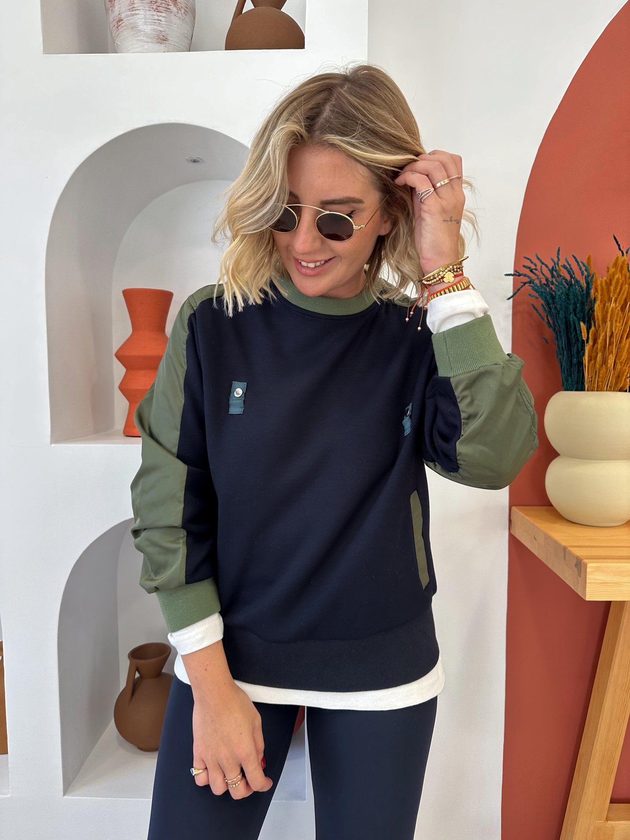Haki Paraşüt Detaylı Lacivert Sweatshirt