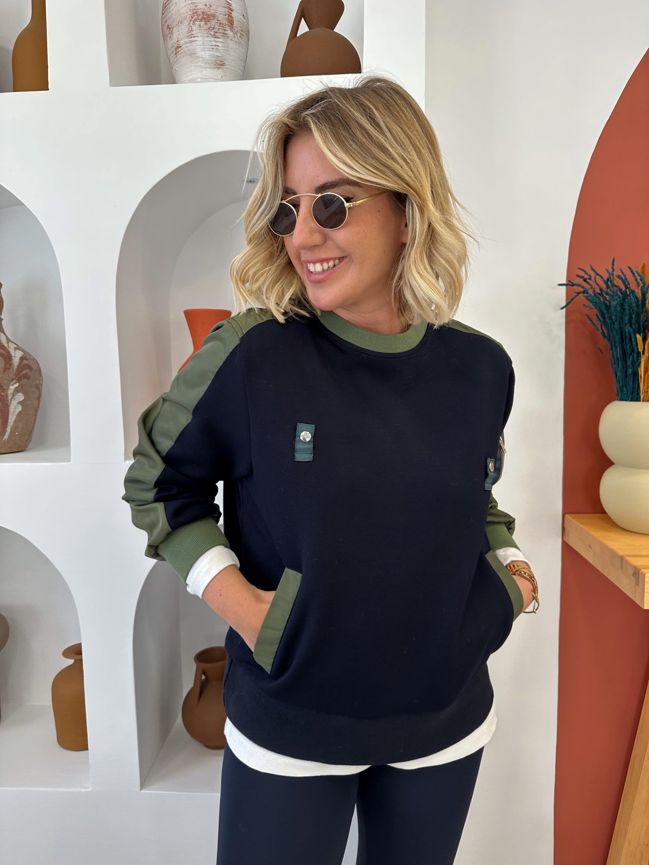 Haki Paraşüt Detaylı Lacivert Sweatshirt