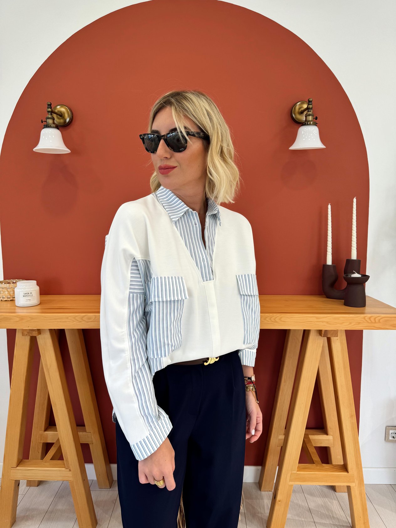 Modal Detaylı Beyaz Çizgili Poplin Gömlek
