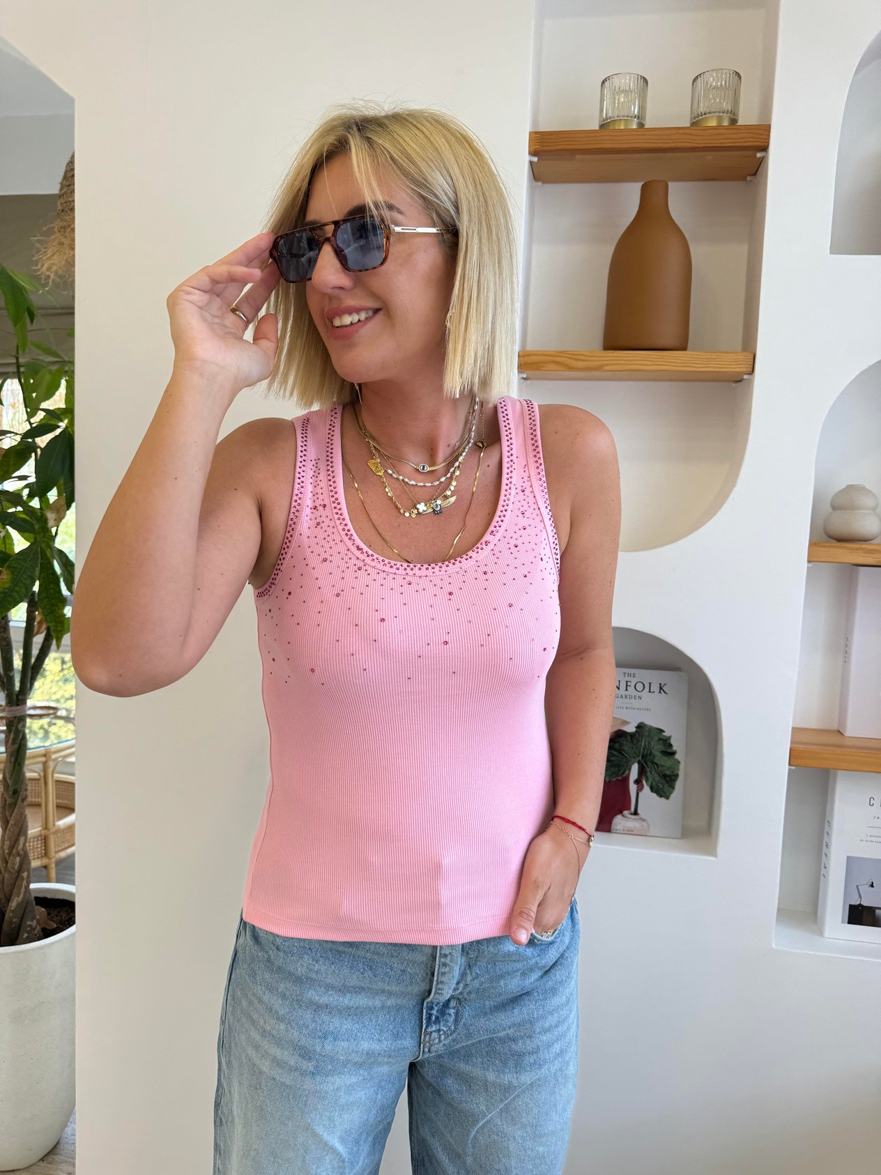 Pembe Taşlı Atlet