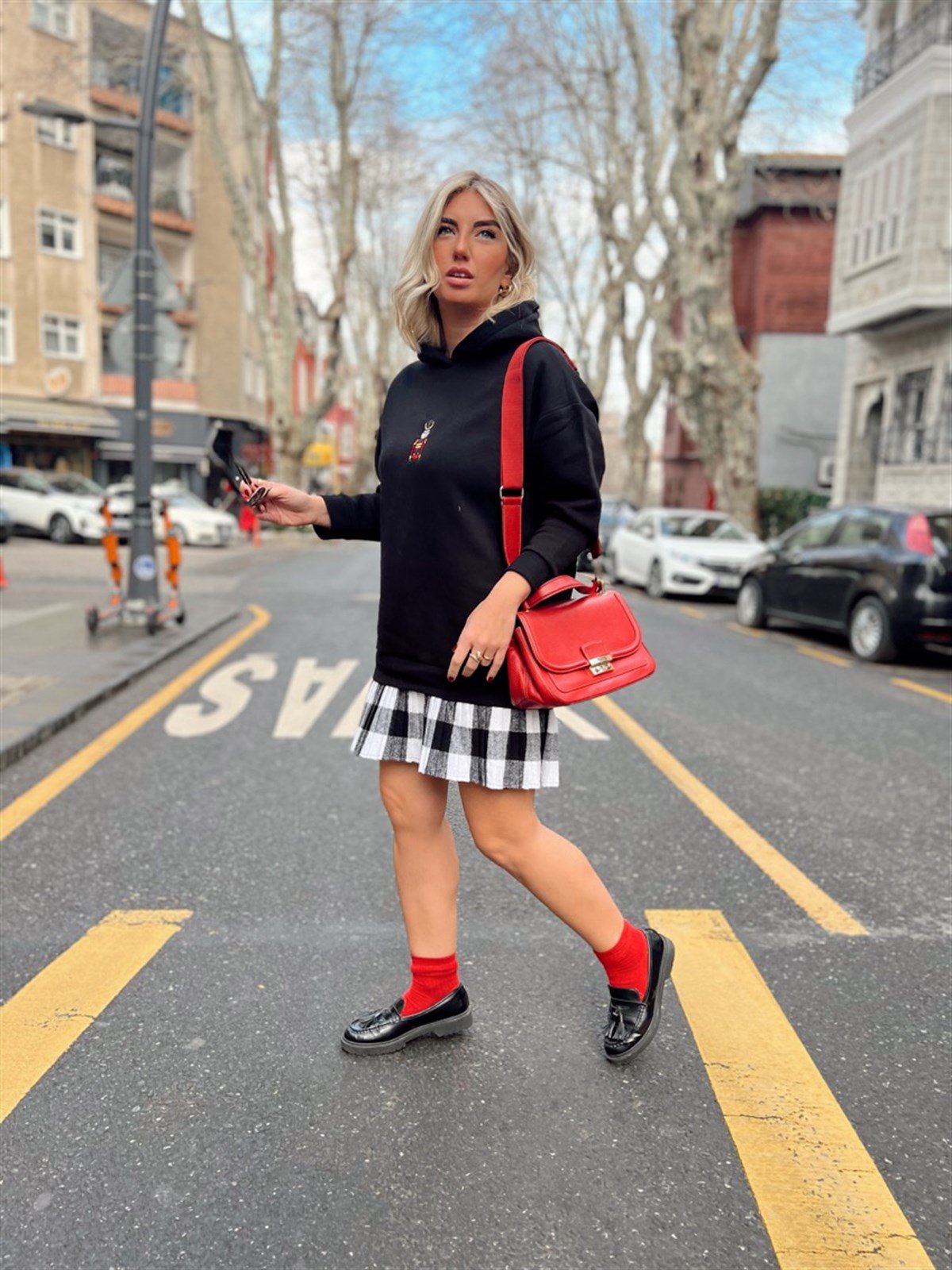 Pileli Etek Detaylı Siyah Sweatshirt Elbise