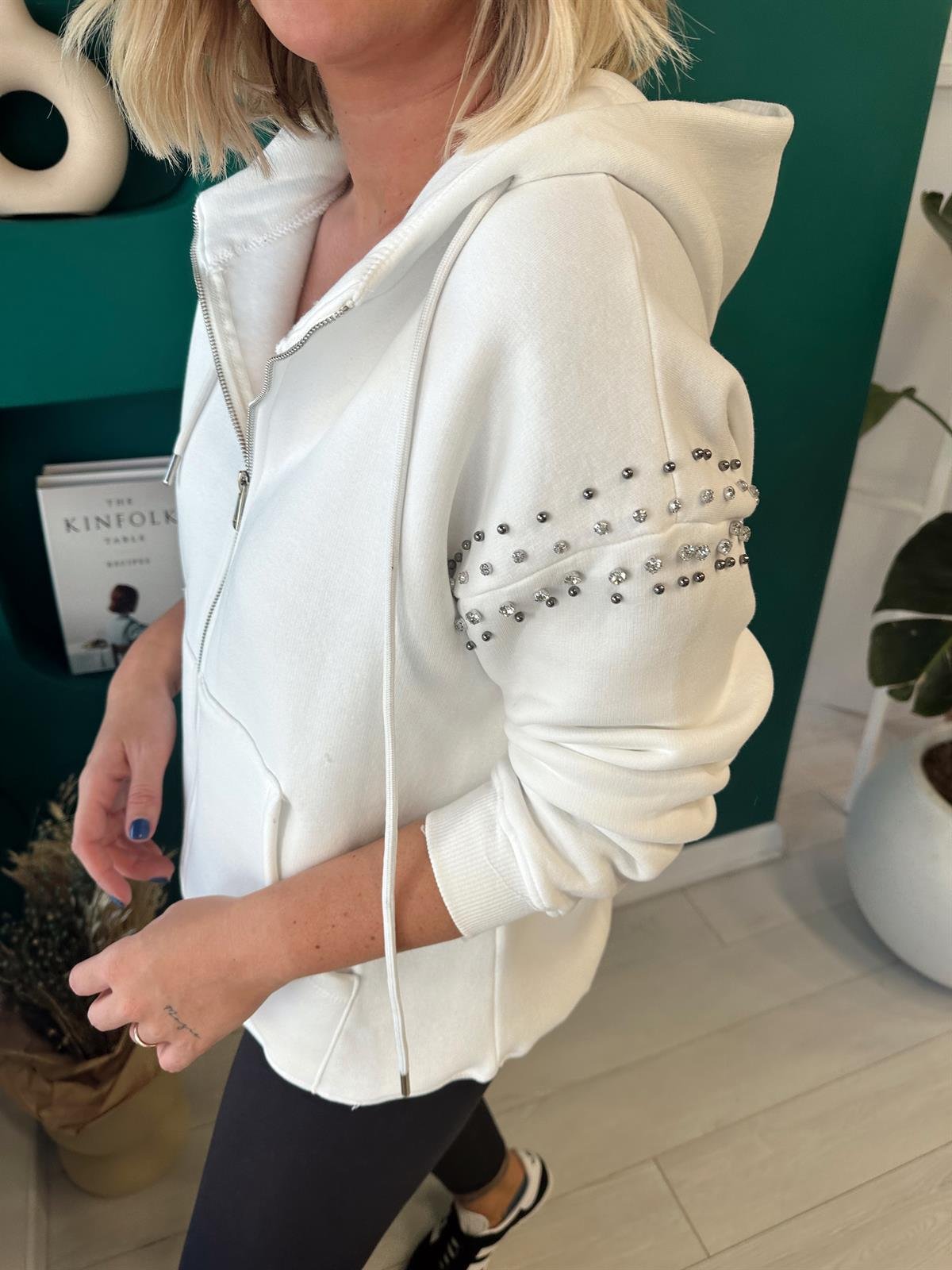 Şardonlu , Omzu Taşlı , Orjinal Model , Beyaz Sweatshirt