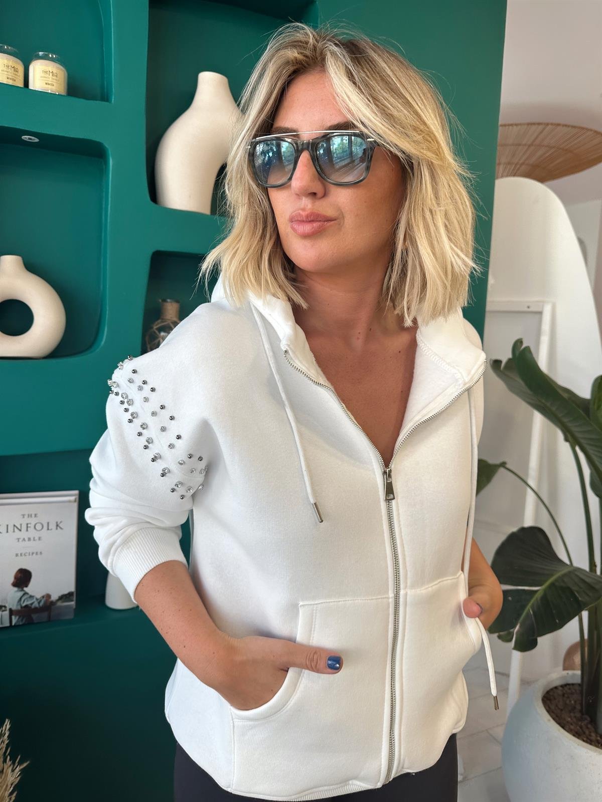 Şardonlu , Omzu Taşlı , Orjinal Model , Beyaz Sweatshirt