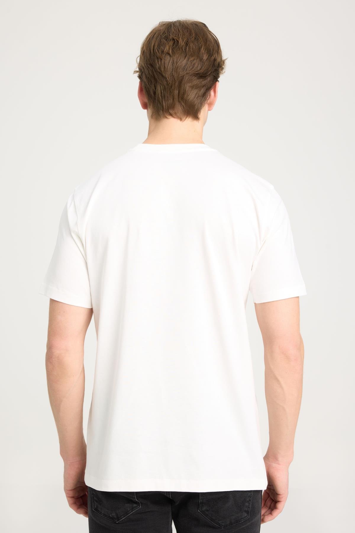 Bisiklet Yaka T-shirt Worn in White