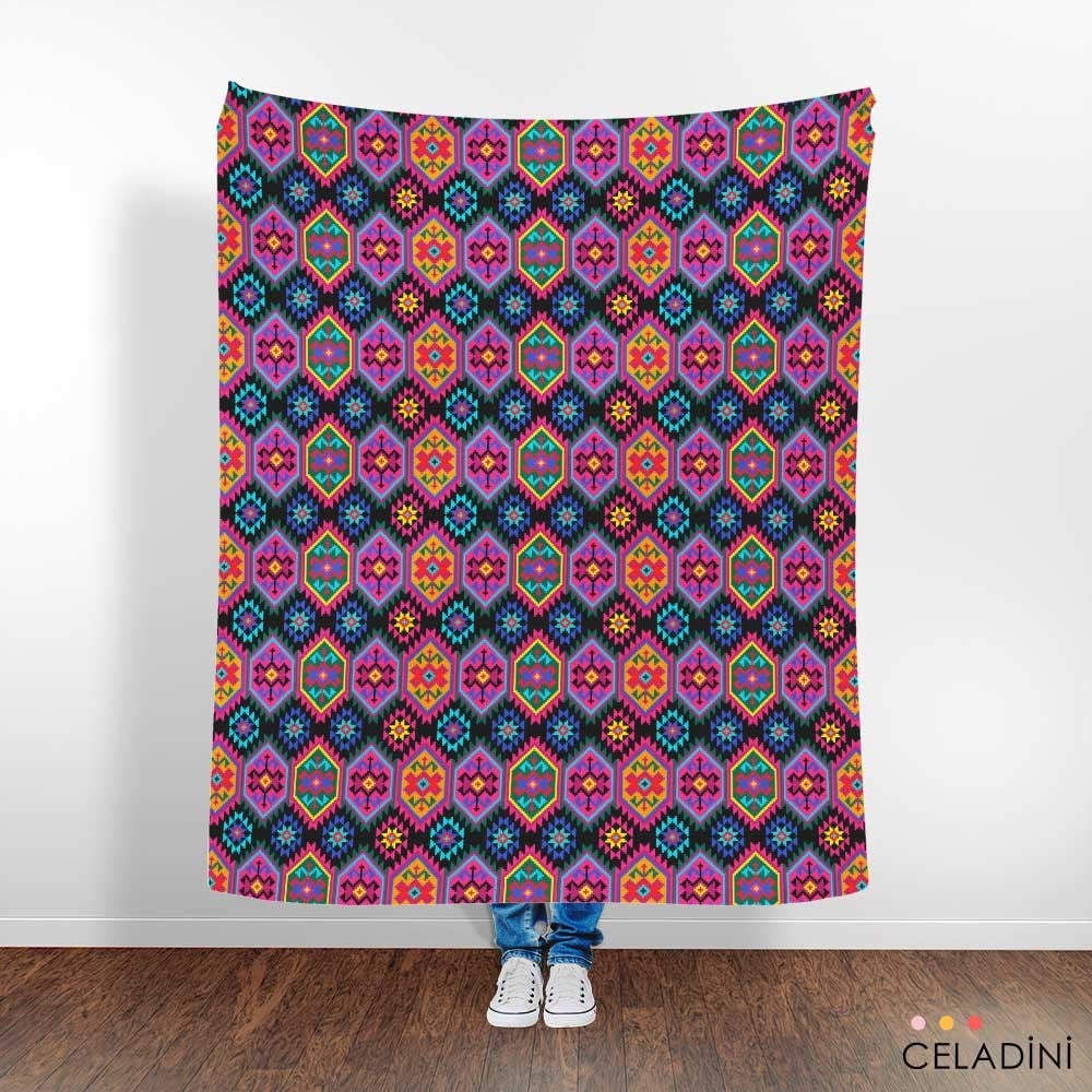 Canlı Renkli Anadolu Kilim Desenli Kumaş