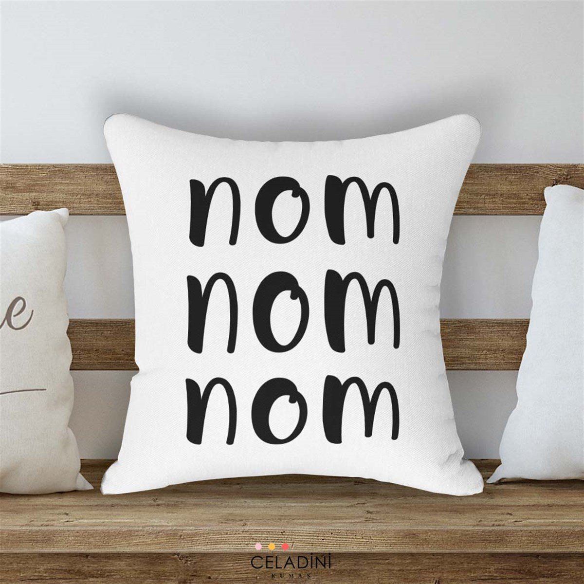 Nom Nom Nom Yazılı Kırlent Kumaşı