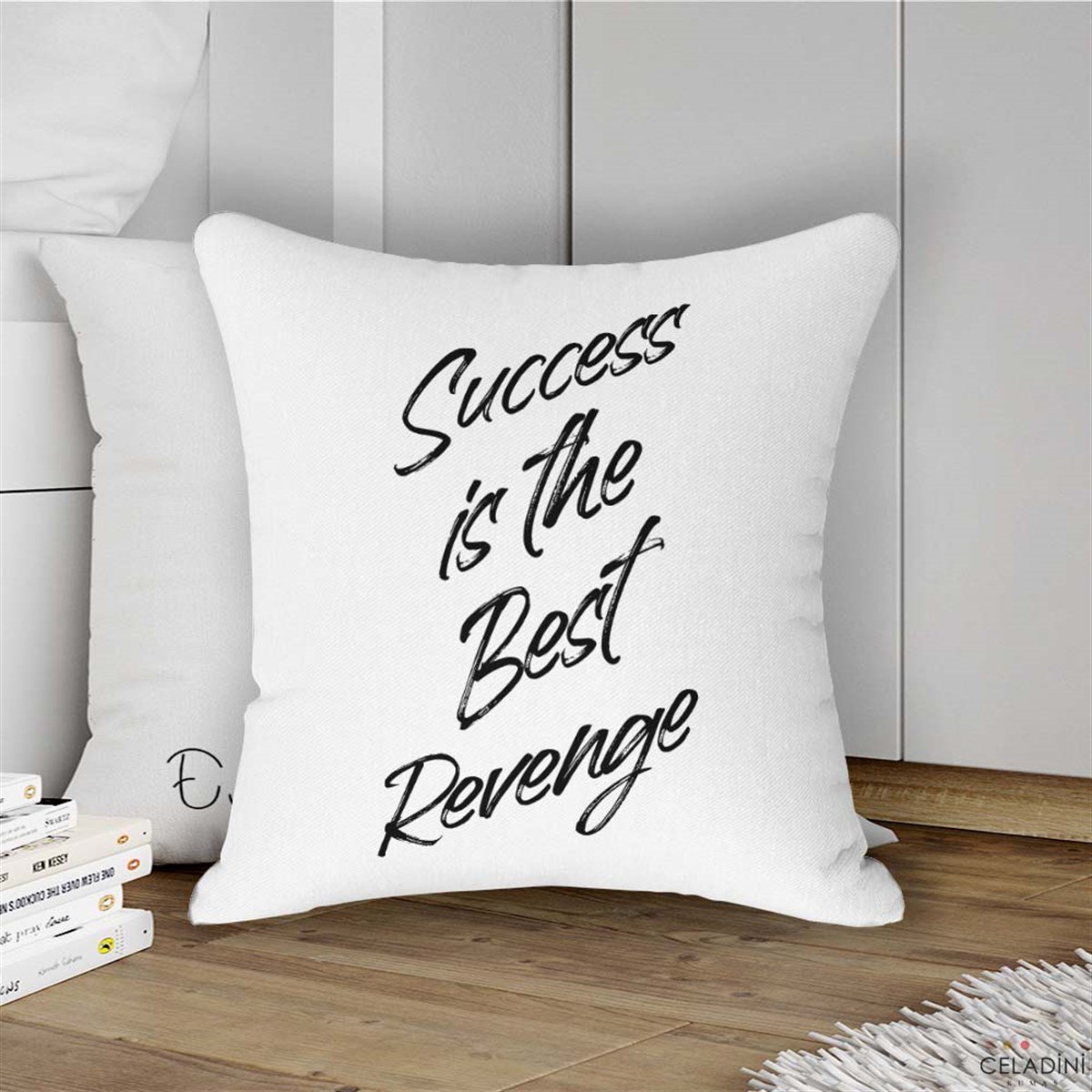 Success is The Best Revenge Yazılı Kırlent Kumaşı