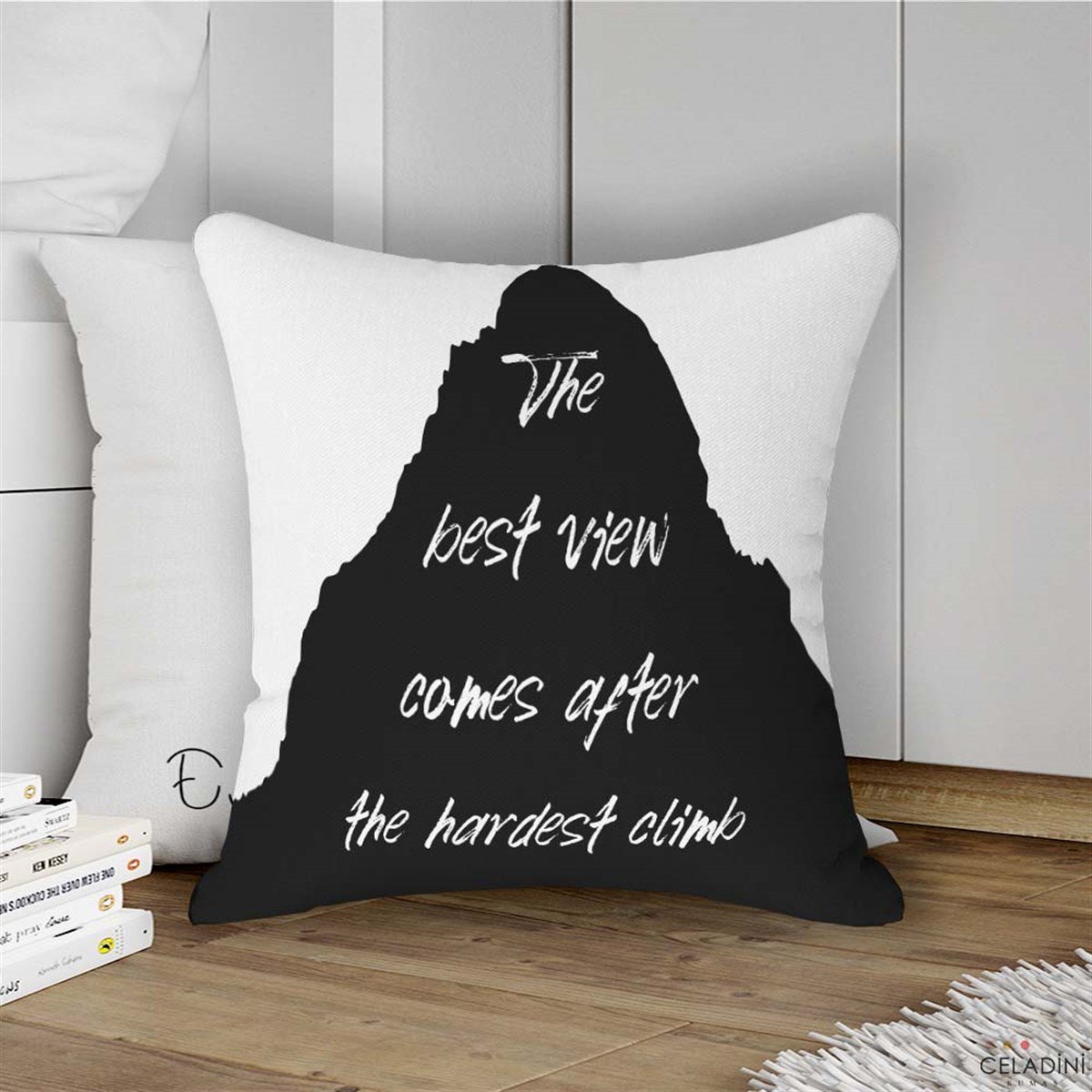 The Best View Comes Yazılı Kırlent Kumaşı