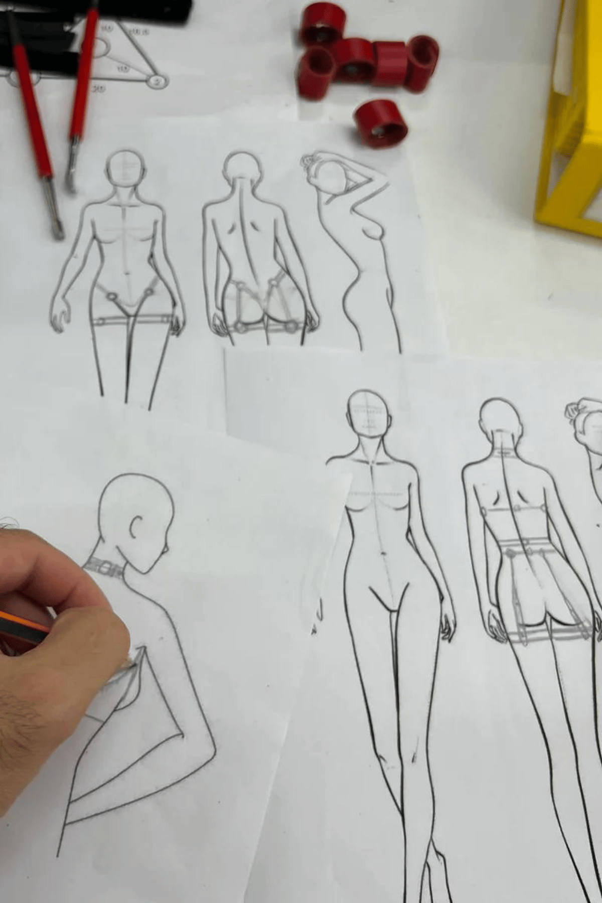 Vonda WearÖn Kısmından Anahtarlı Püsküllü Kırmızı Fantezi Harness Deri Kostüm 800719K