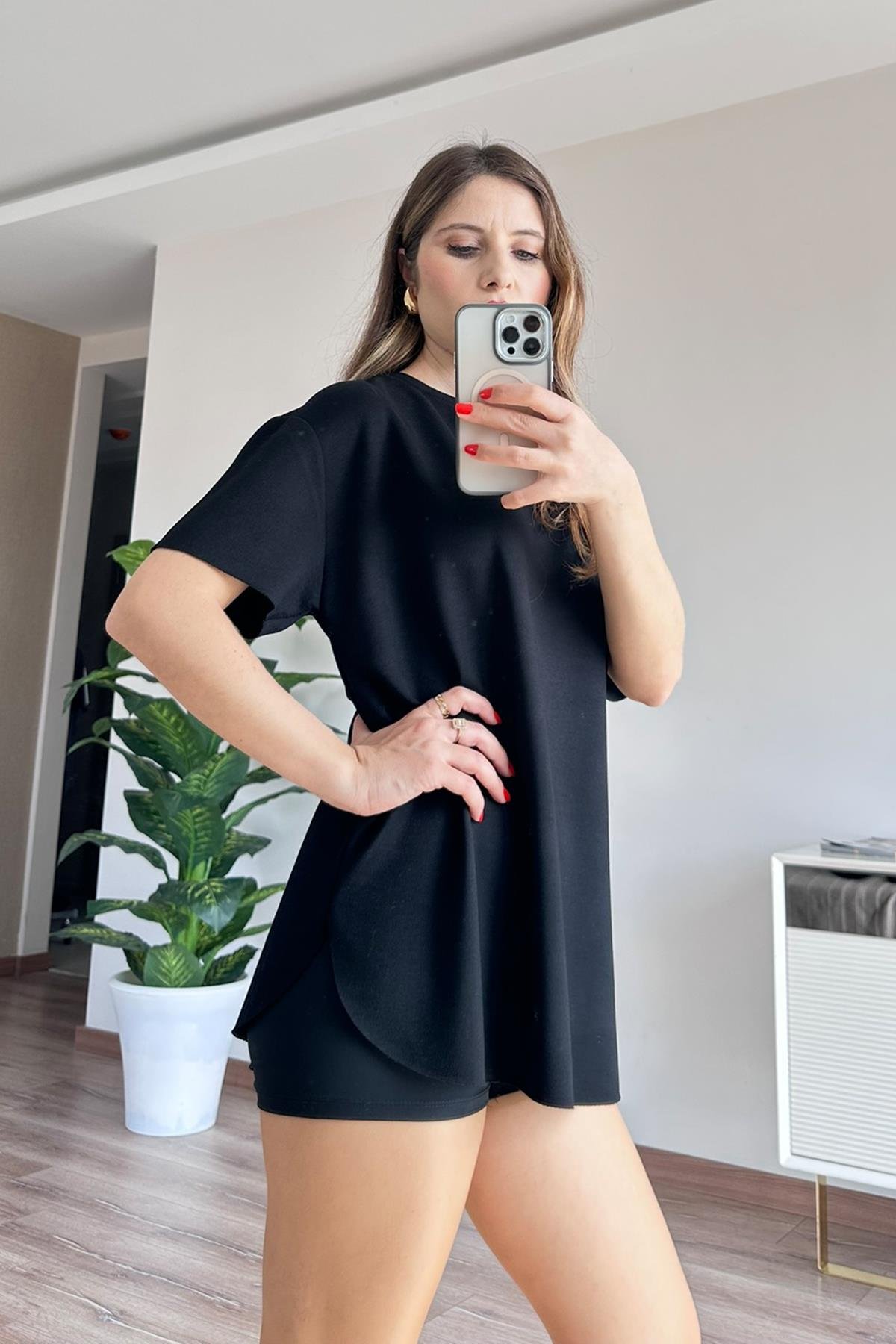 Cidde Kadın Yuvarlak Yaka Lazer Kesim Dikişsiz Oversize Salaş Altı Oval Modal Kumaş Tişört SIYAH