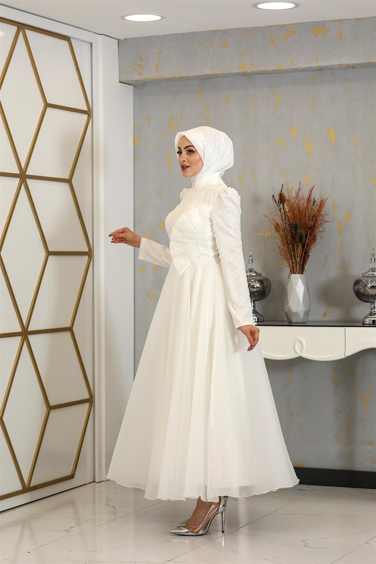 Çiçek Detaylı Tesettür Abiye - Beyaz