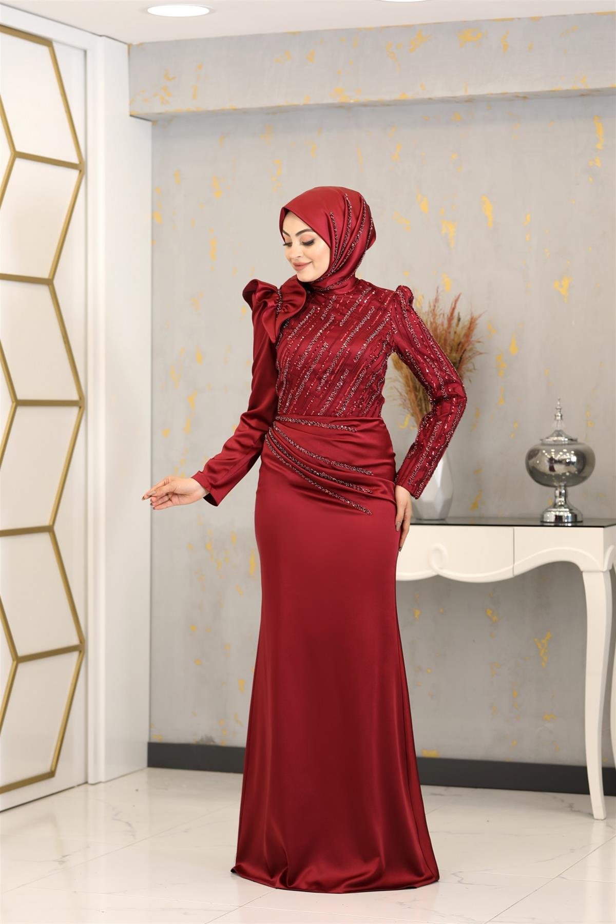 Portatif Kuyruklu Omuzu Fırfırlı Sueda Tesettür Abiye - Bordo