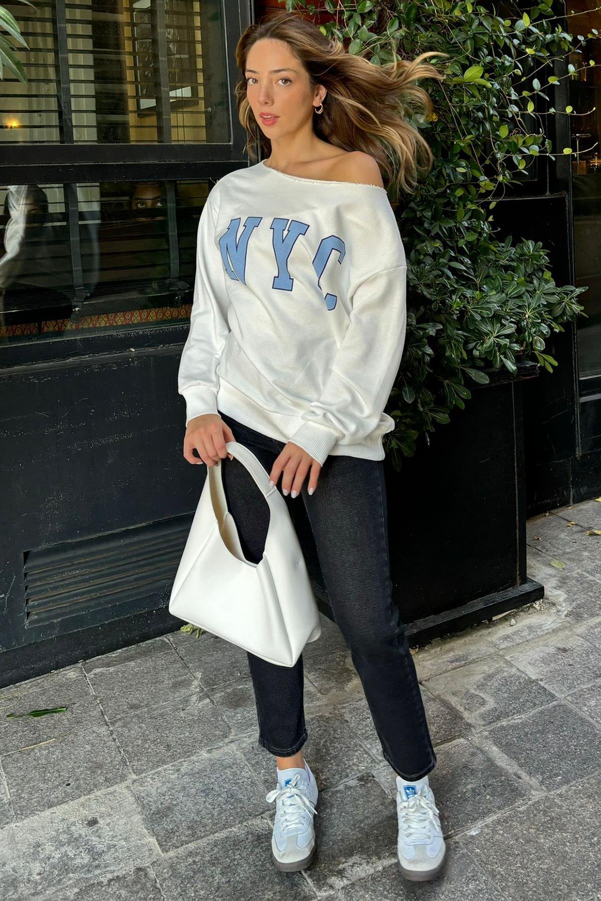 Beyaz Kayık Yaka Oversize Baskılı Kadın Sweatshirt SH204