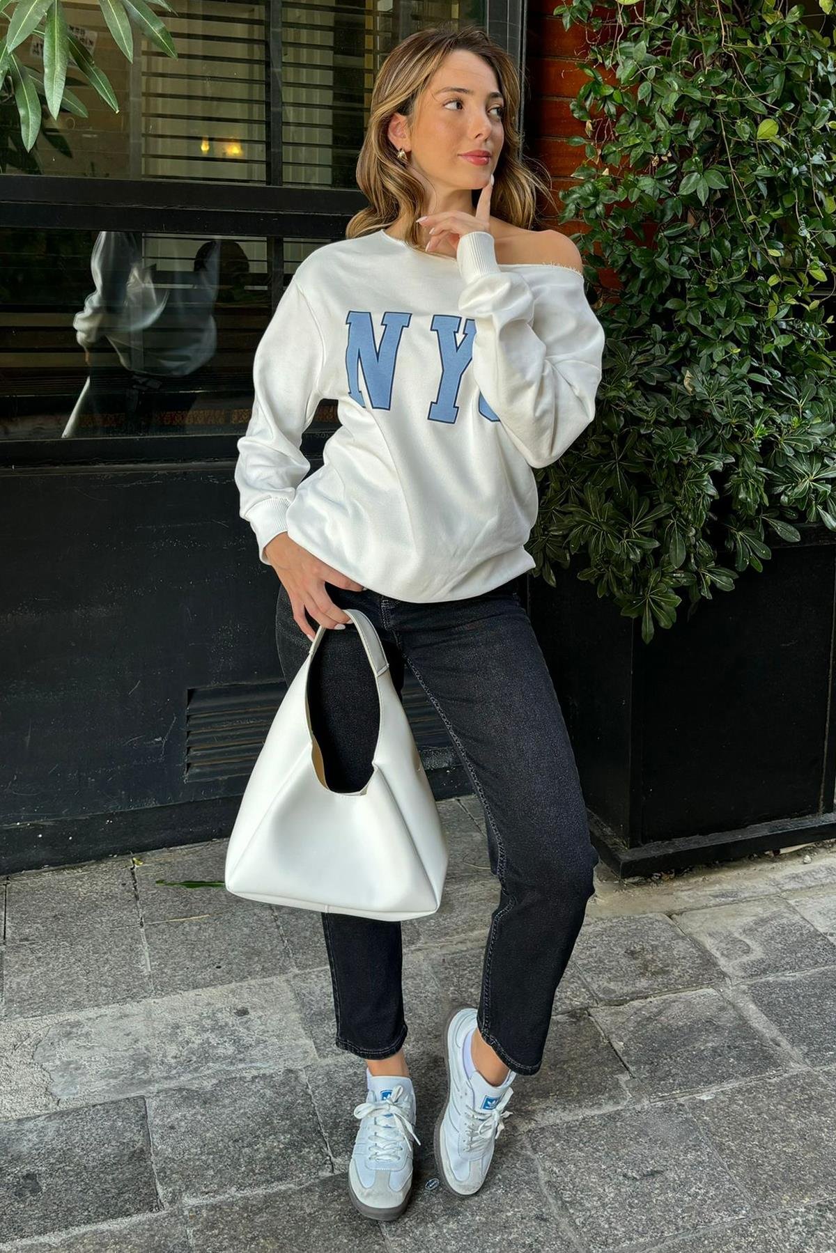 Beyaz Kayık Yaka Oversize Baskılı Kadın Sweatshirt SH204