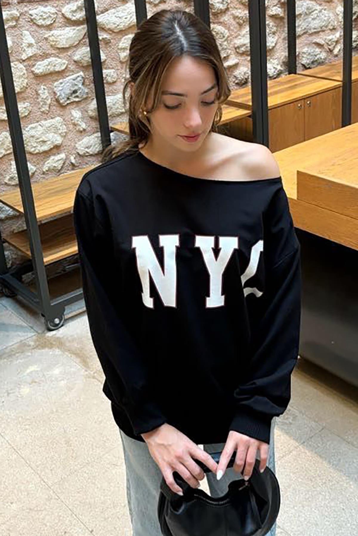 Siyah Kayık Yaka Oversize Baskılı Kadın Sweatshirt SH204