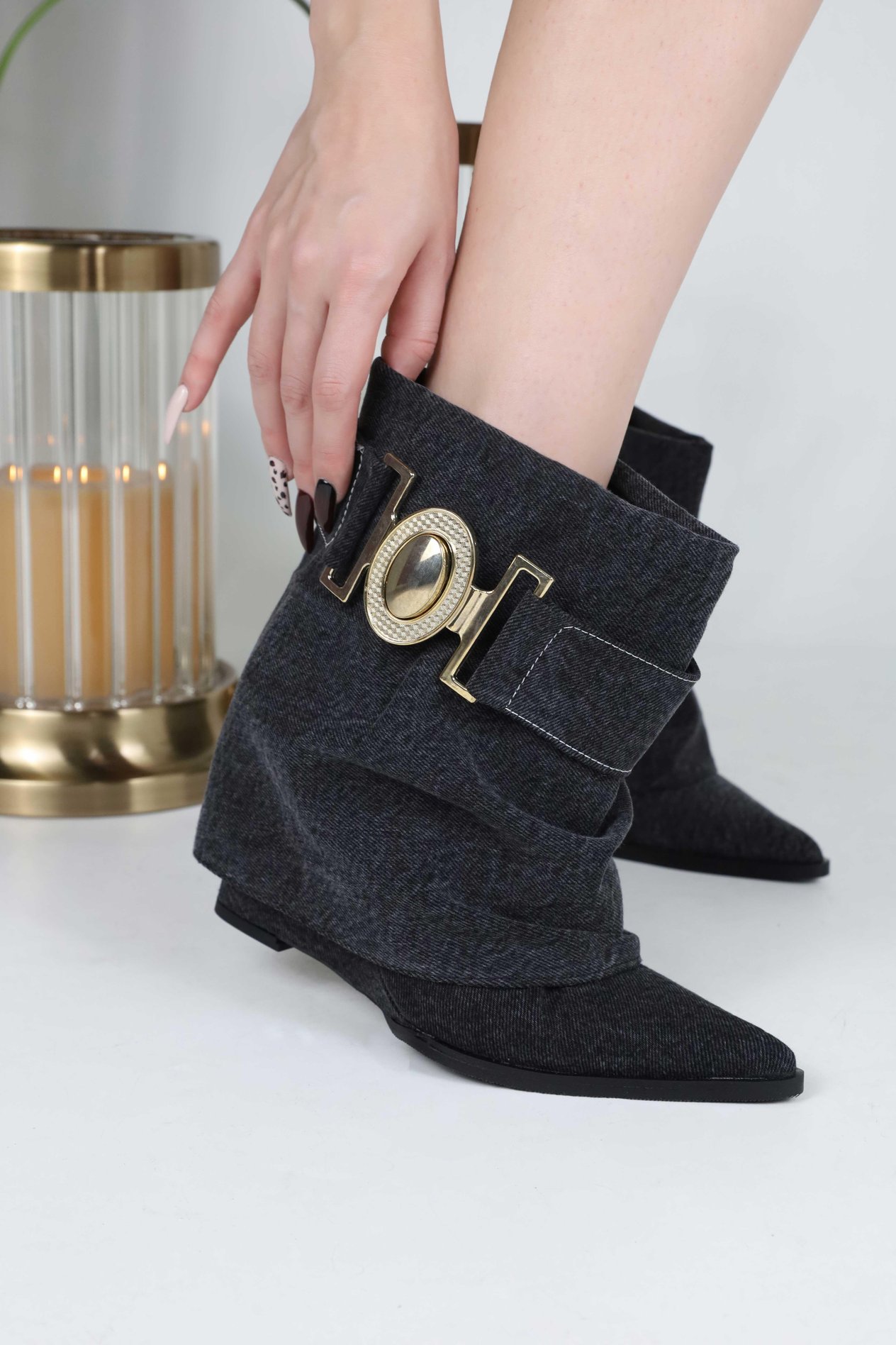 Elena Siyah Denim Kemer Detaylı Dolgu Topuk Bot