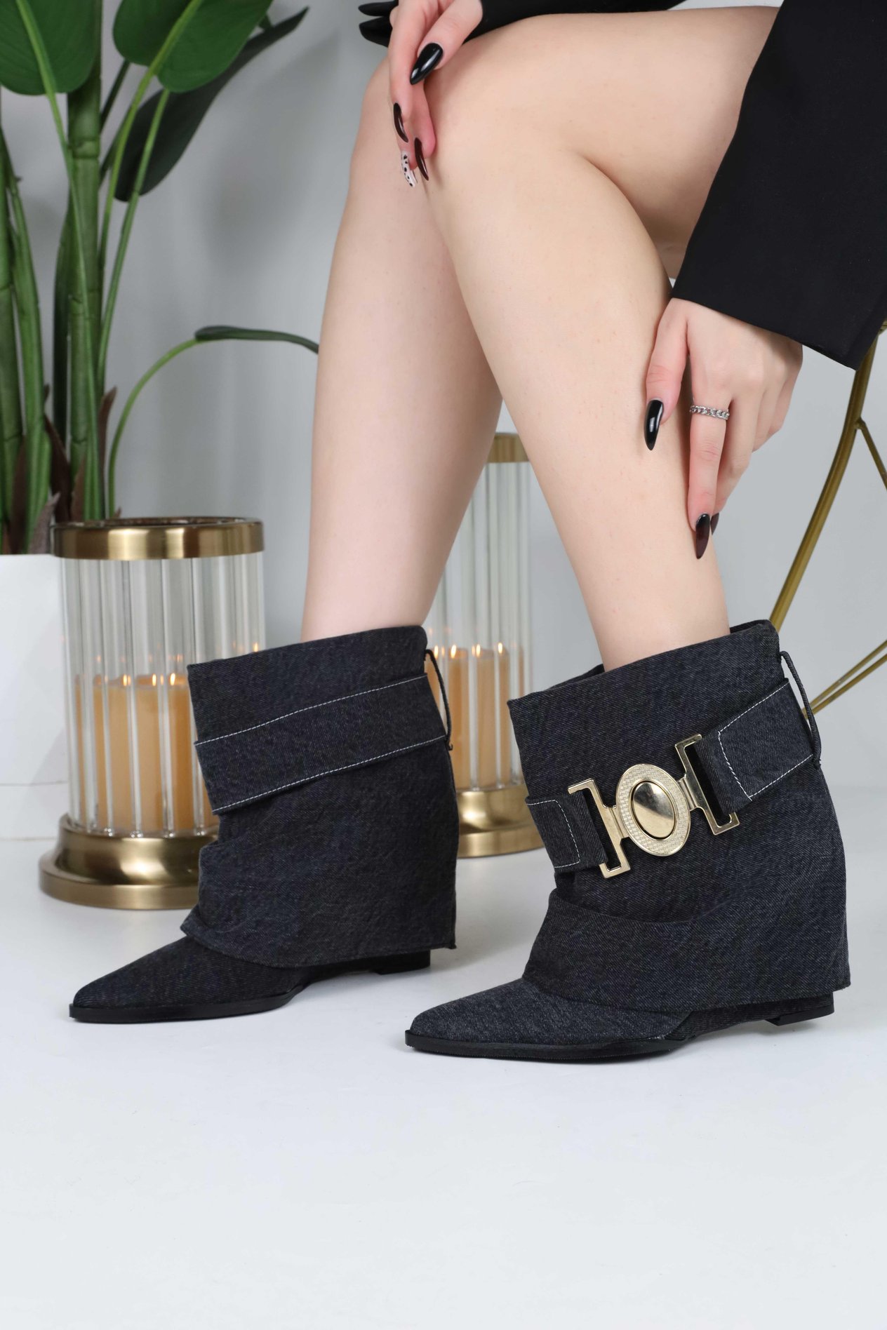 Elena Siyah Denim Kemer Detaylı Dolgu Topuk Bot