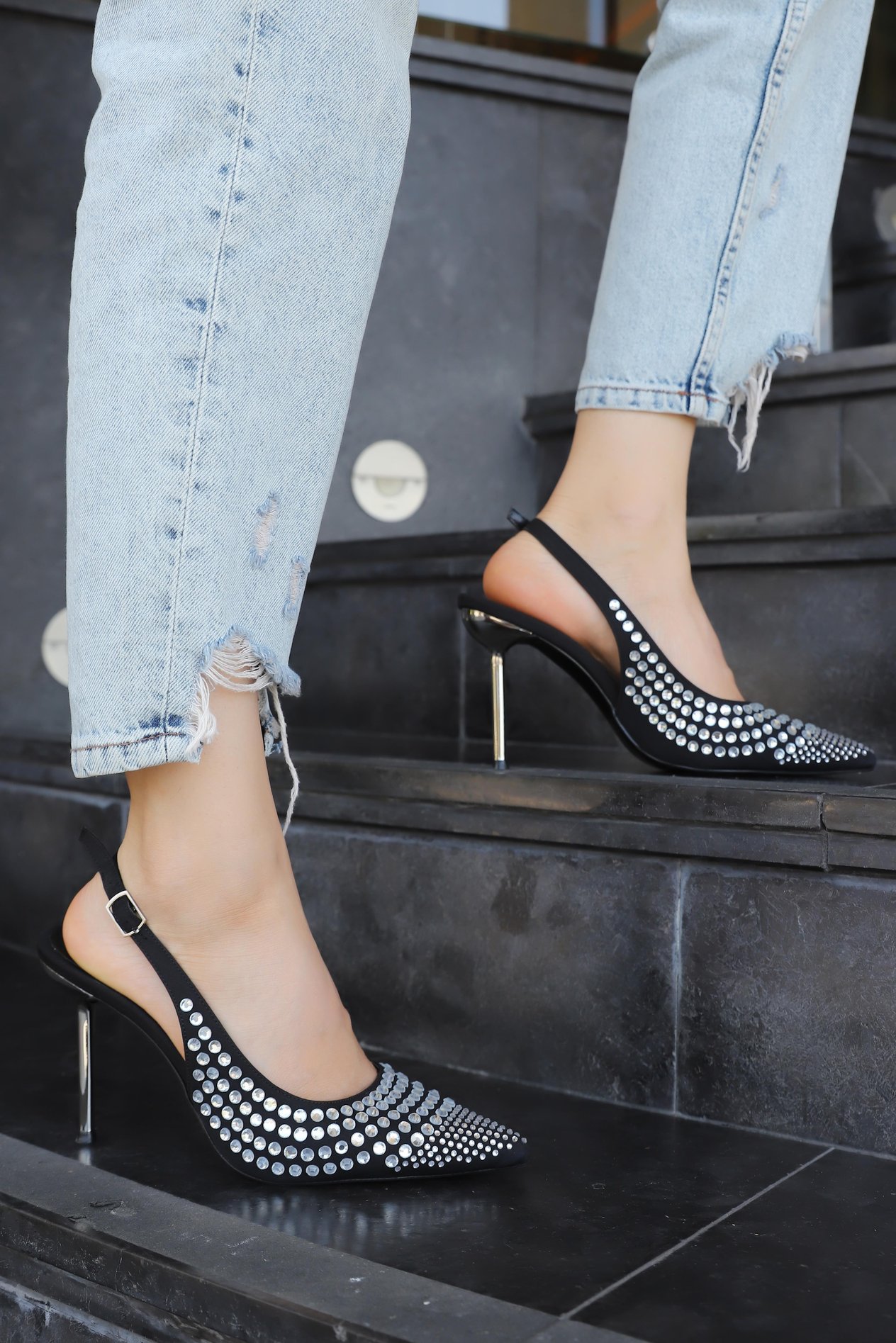 Marlen Siyah Taş Detaylı  Stiletto Sandalet 