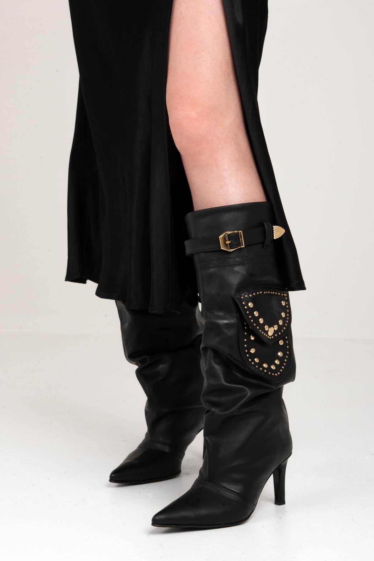 PEGASUS Black Leather  Pointed Rivet Boots