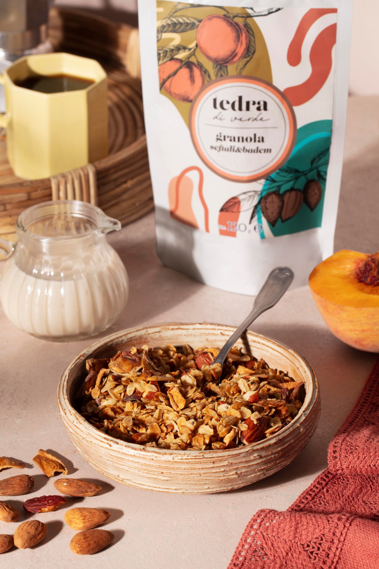 ŞEFTALİ & BADEM GRANOLA