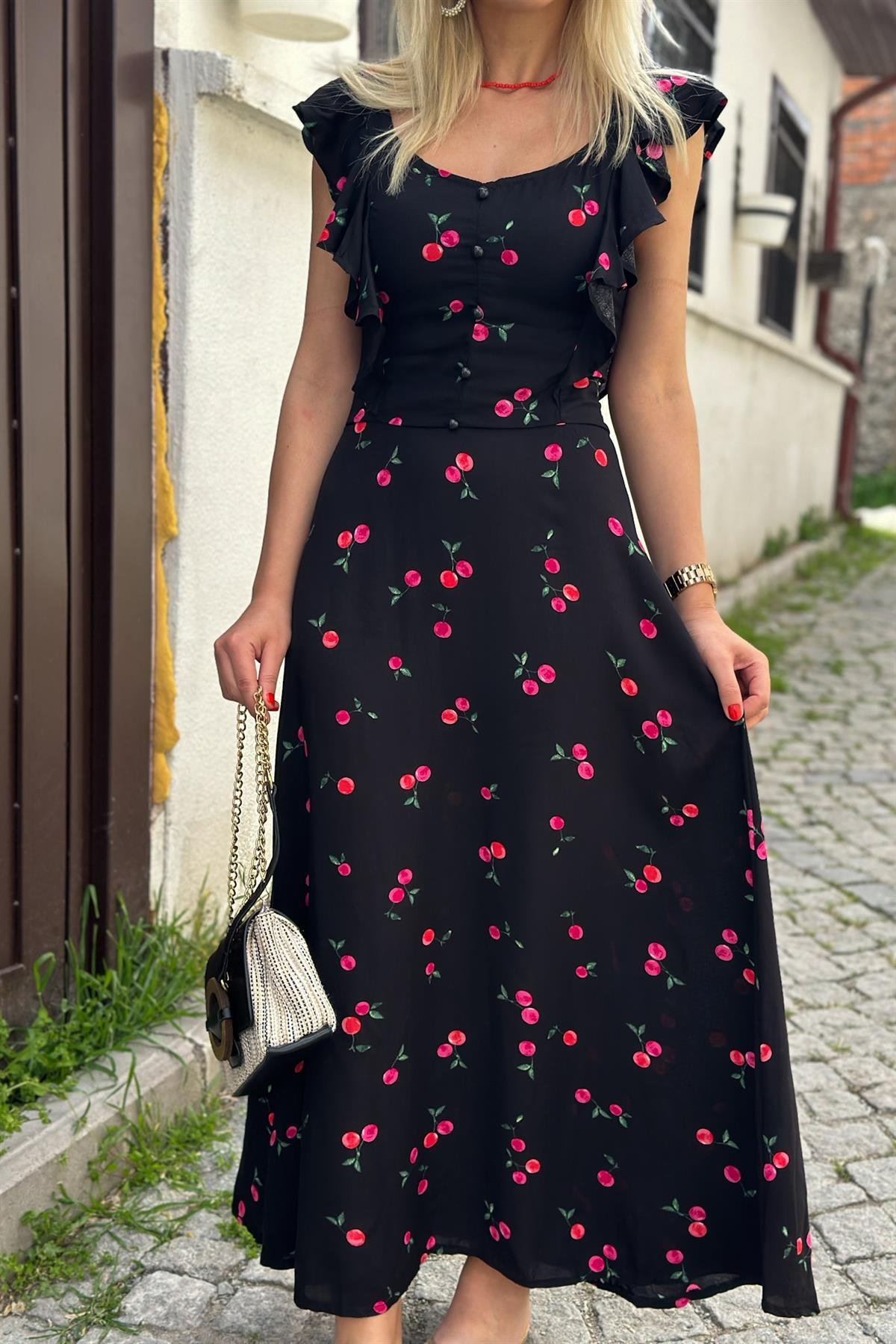 Cherry Elbise