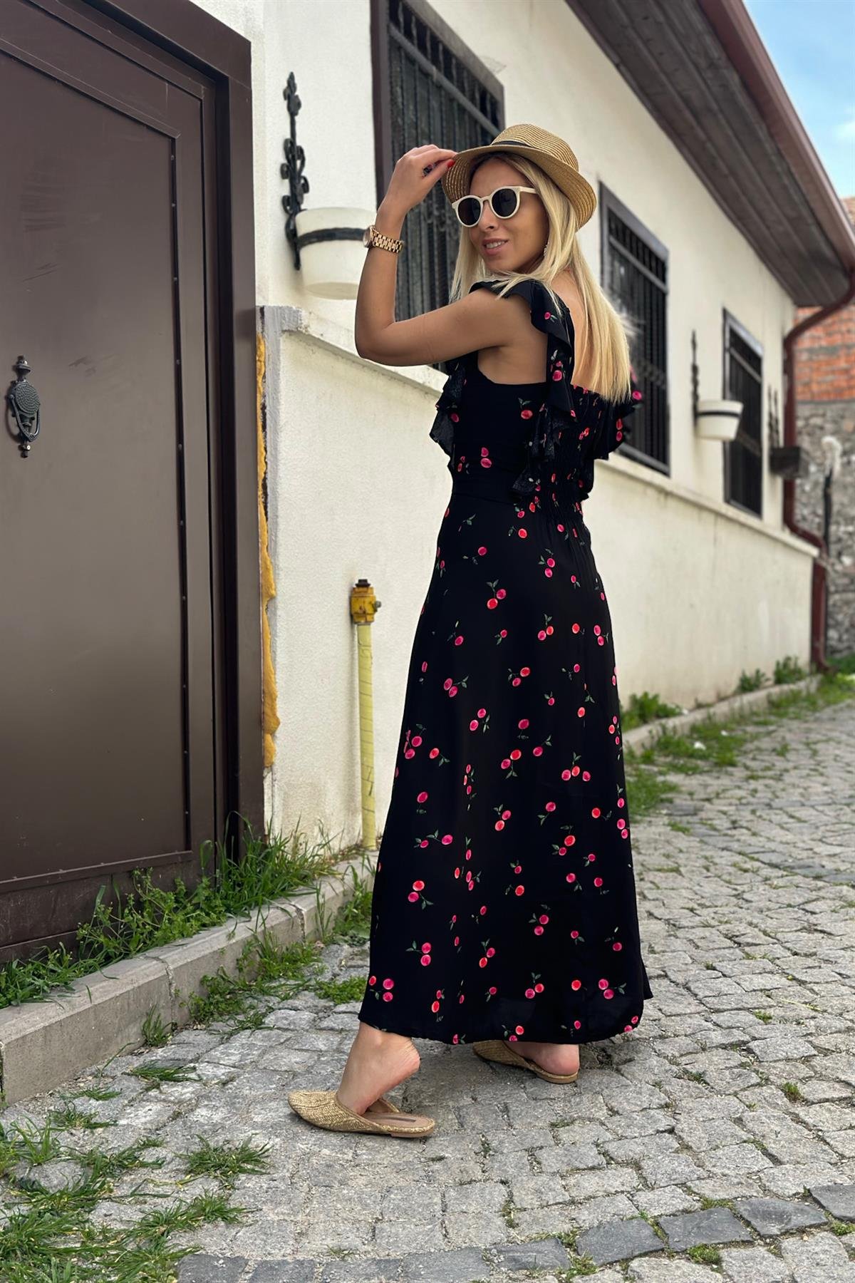 Cherry Elbise