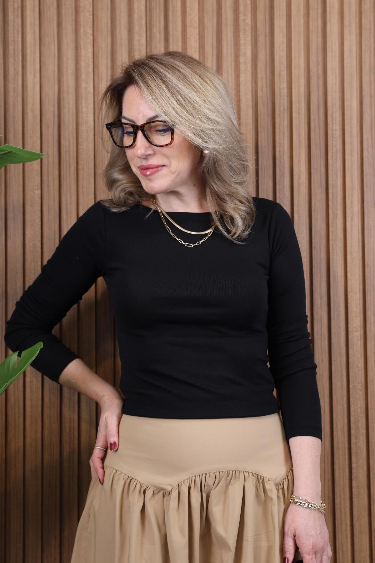 Geniş Yaka Siyah Basic Bluz