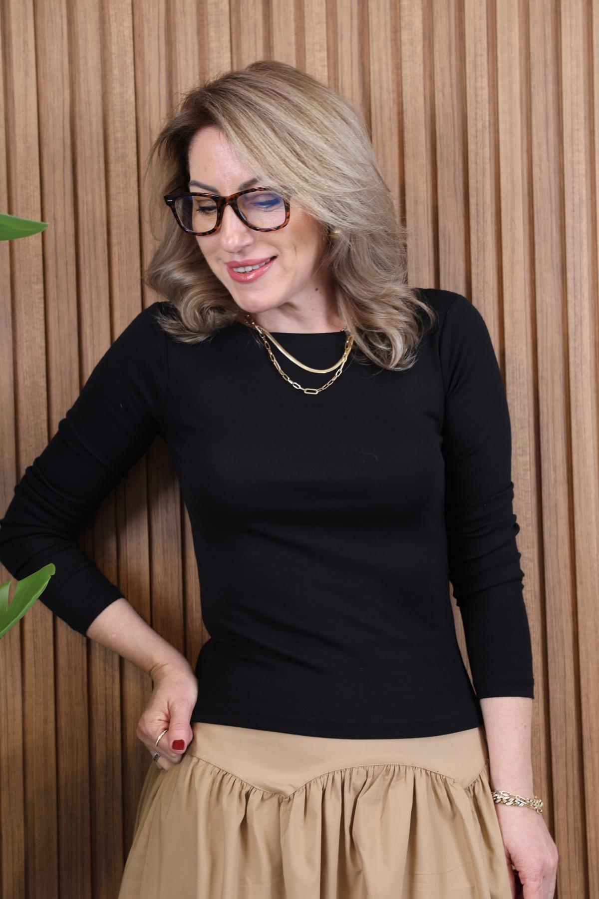 Geniş Yaka Siyah Basic Bluz