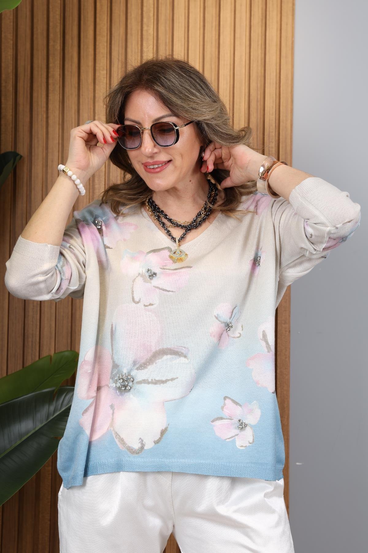 Taş Detay İthal Çiçekli Bej Bluz