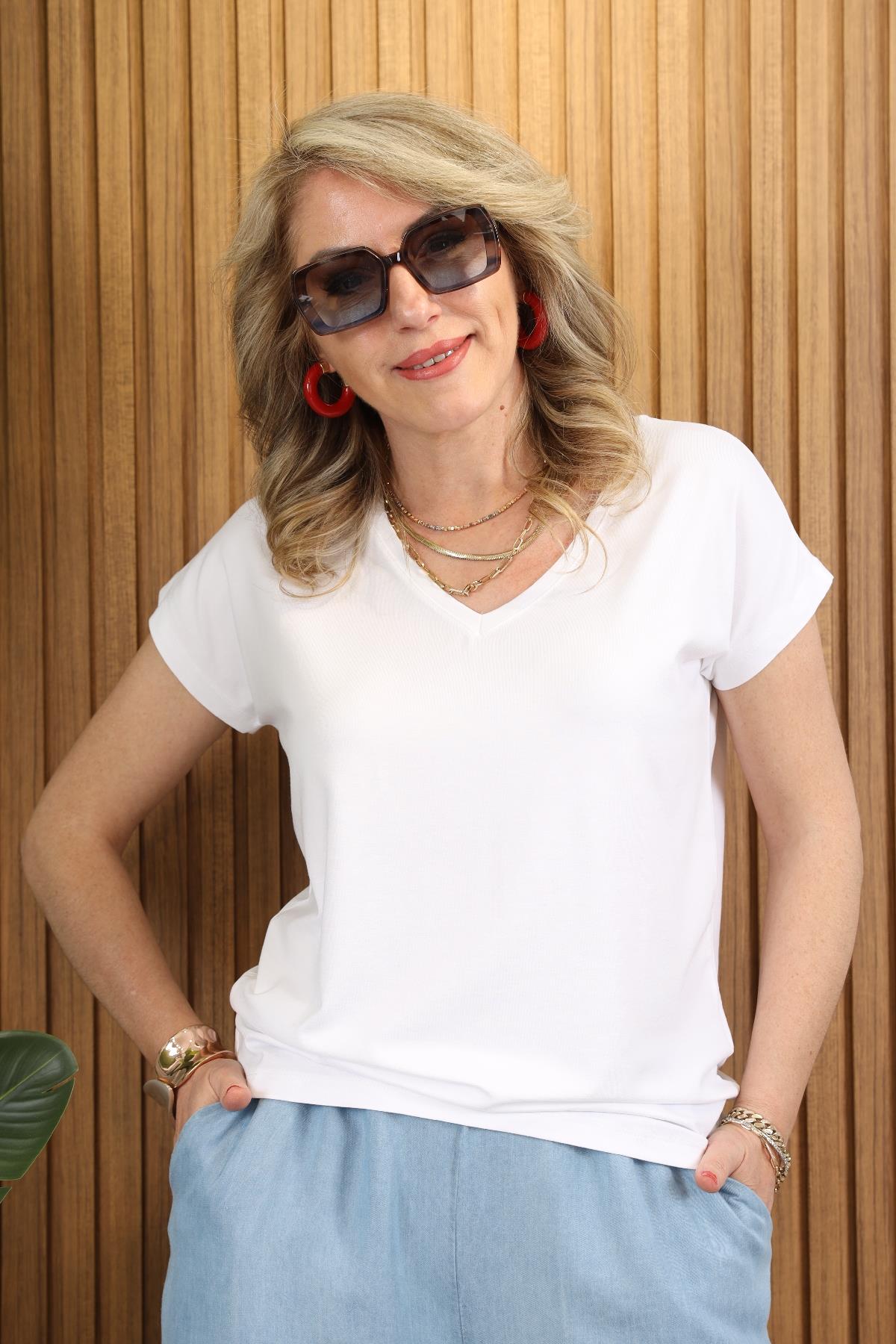 V Yaka Basic Beyaz T-shirt