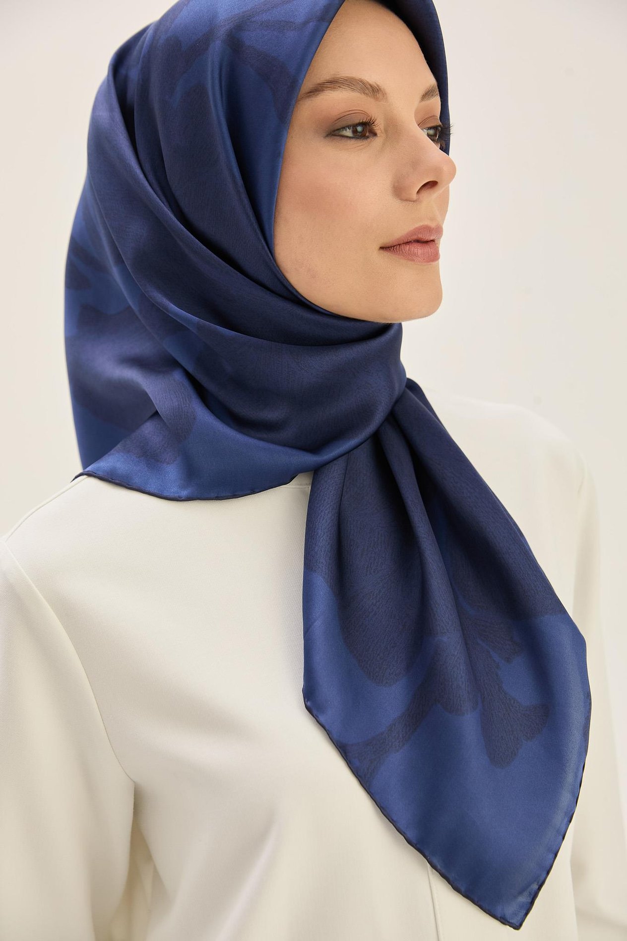 FARAH SURA İPEK EŞARP 90*90 CM - SAKS