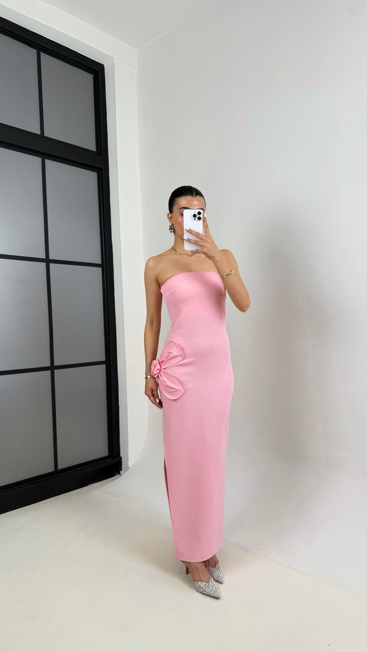 Pembe Çiçek Detaylı Yırtmaçlı Elbise Gaus00374GausELBİSEGU1001980