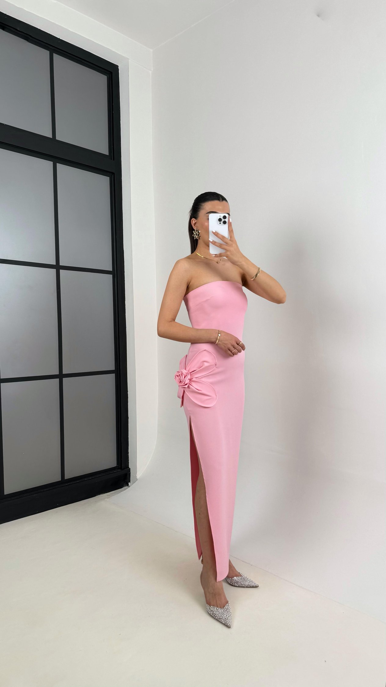 Pembe Çiçek Detaylı Yırtmaçlı Elbise Gaus00374GausELBİSEGU1001980