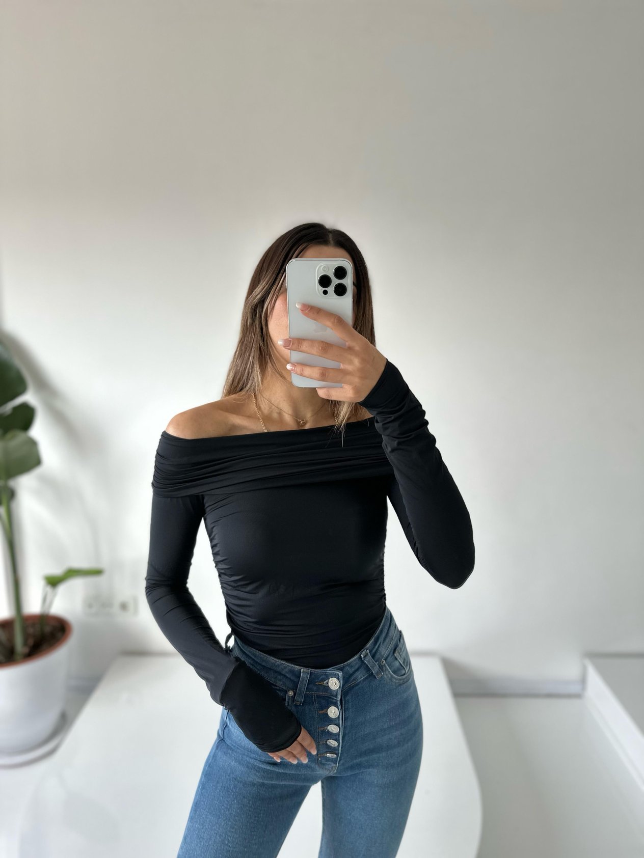Nerissa Siyah Kayık Yaka Bluz 